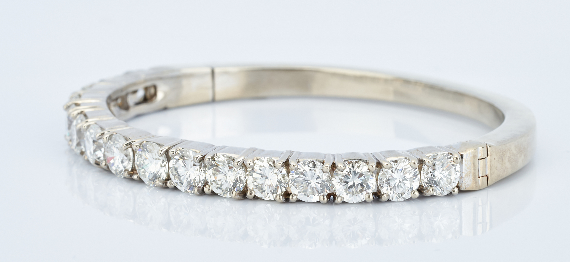 Lot 40: Diamond Bangle Bracelet, 6 ct t.w., 14k