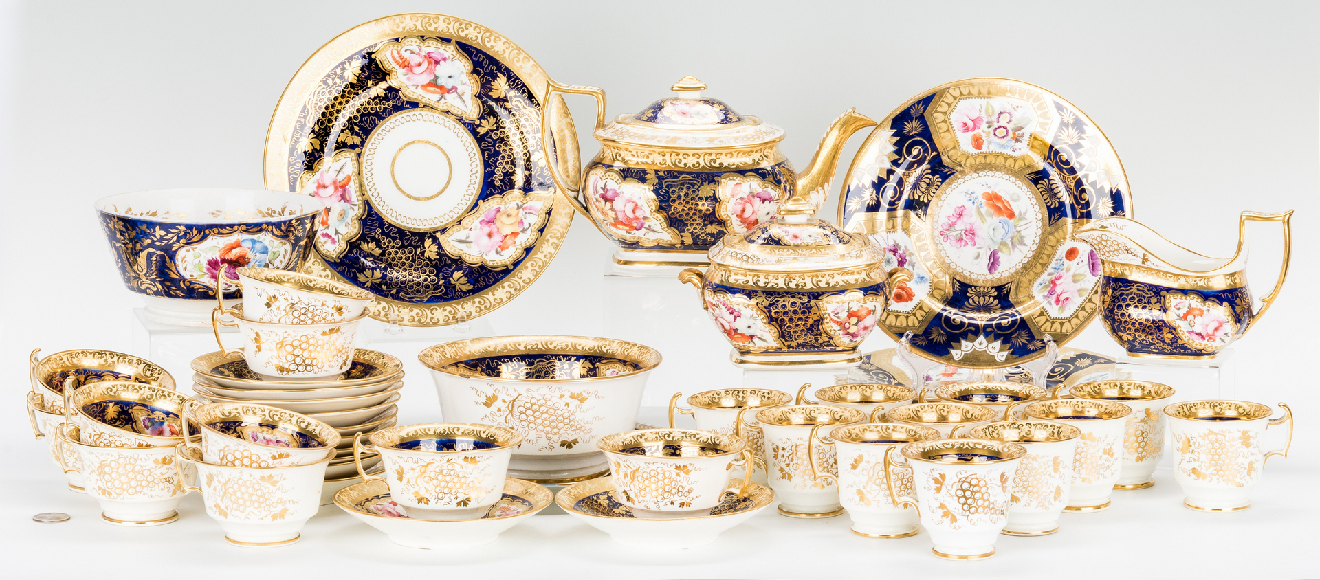 Lot 458: Assembled Group of Royal Worcester Porcelain, incl. Tea Service, 44 pcs.
