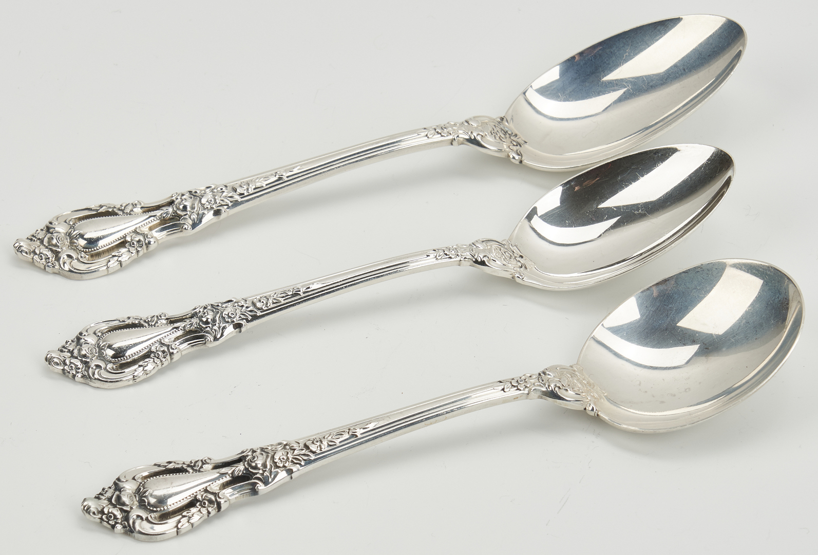 Lot 52: 157 Pcs. Lunt Eloquence Pattern Sterling Silver Flatware
