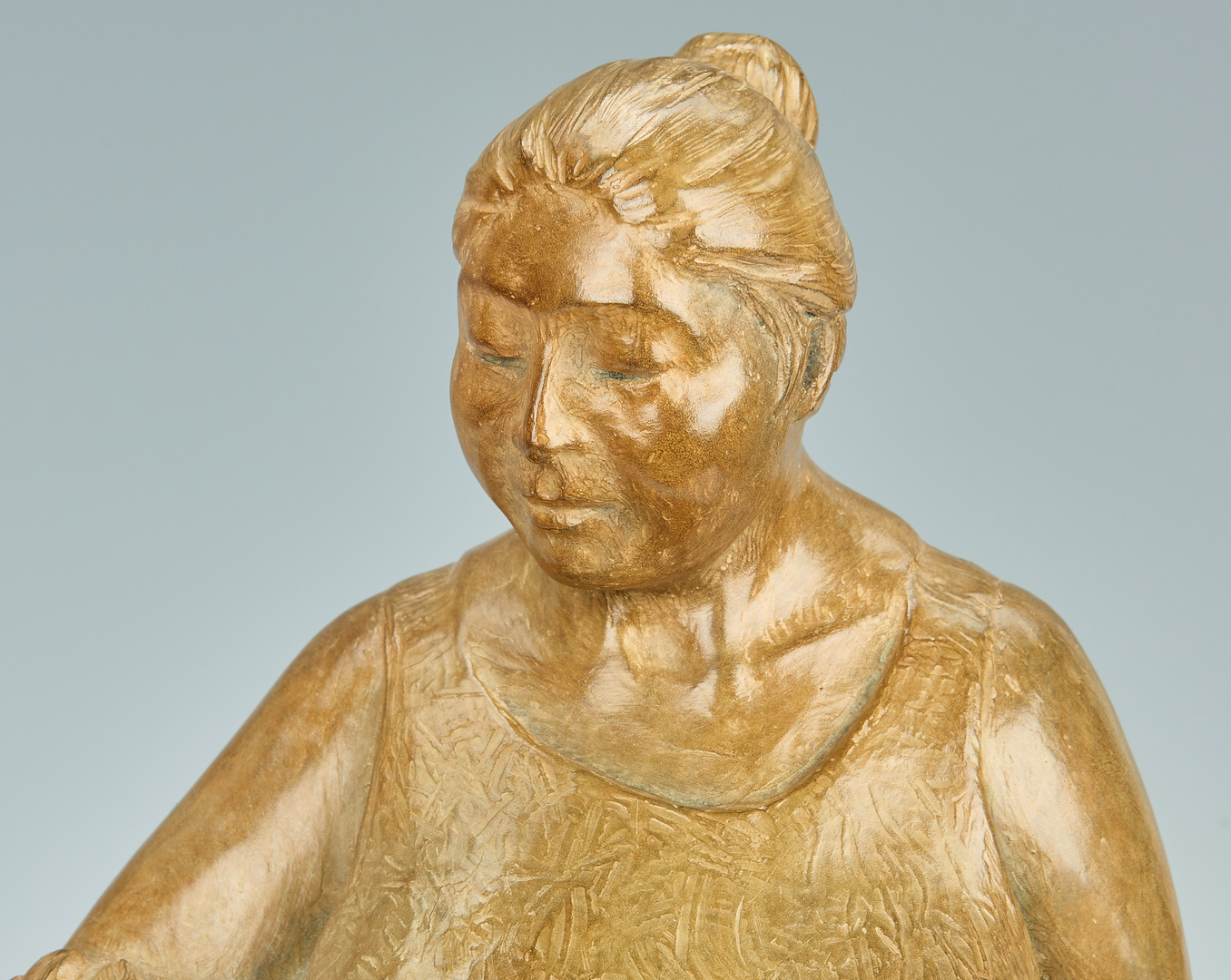 Lot 579: Martha Pettigrew Bronze "Mujer con Gallo"