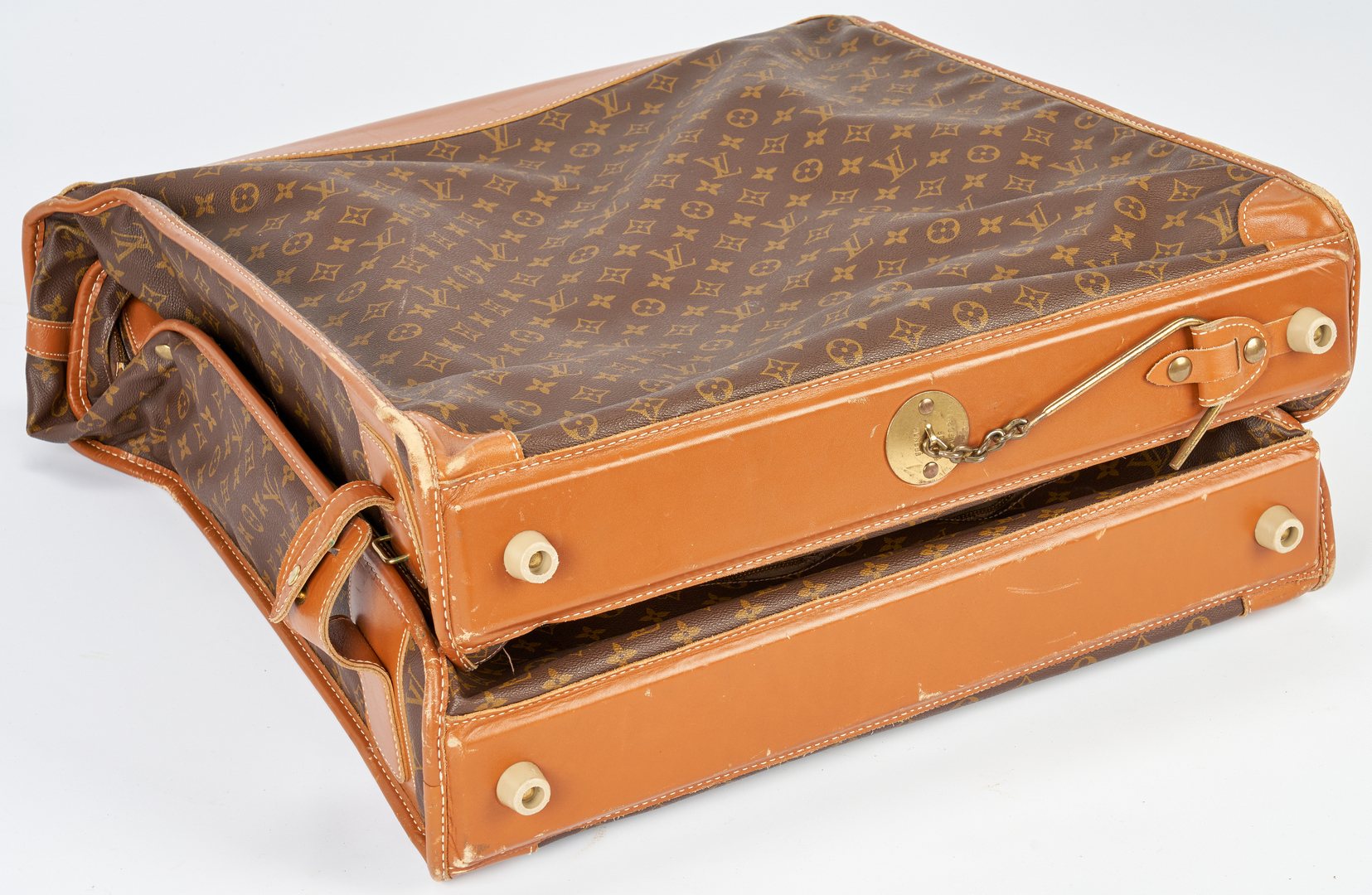 Lot 703: 4 Louis Vuitton Luggage Items