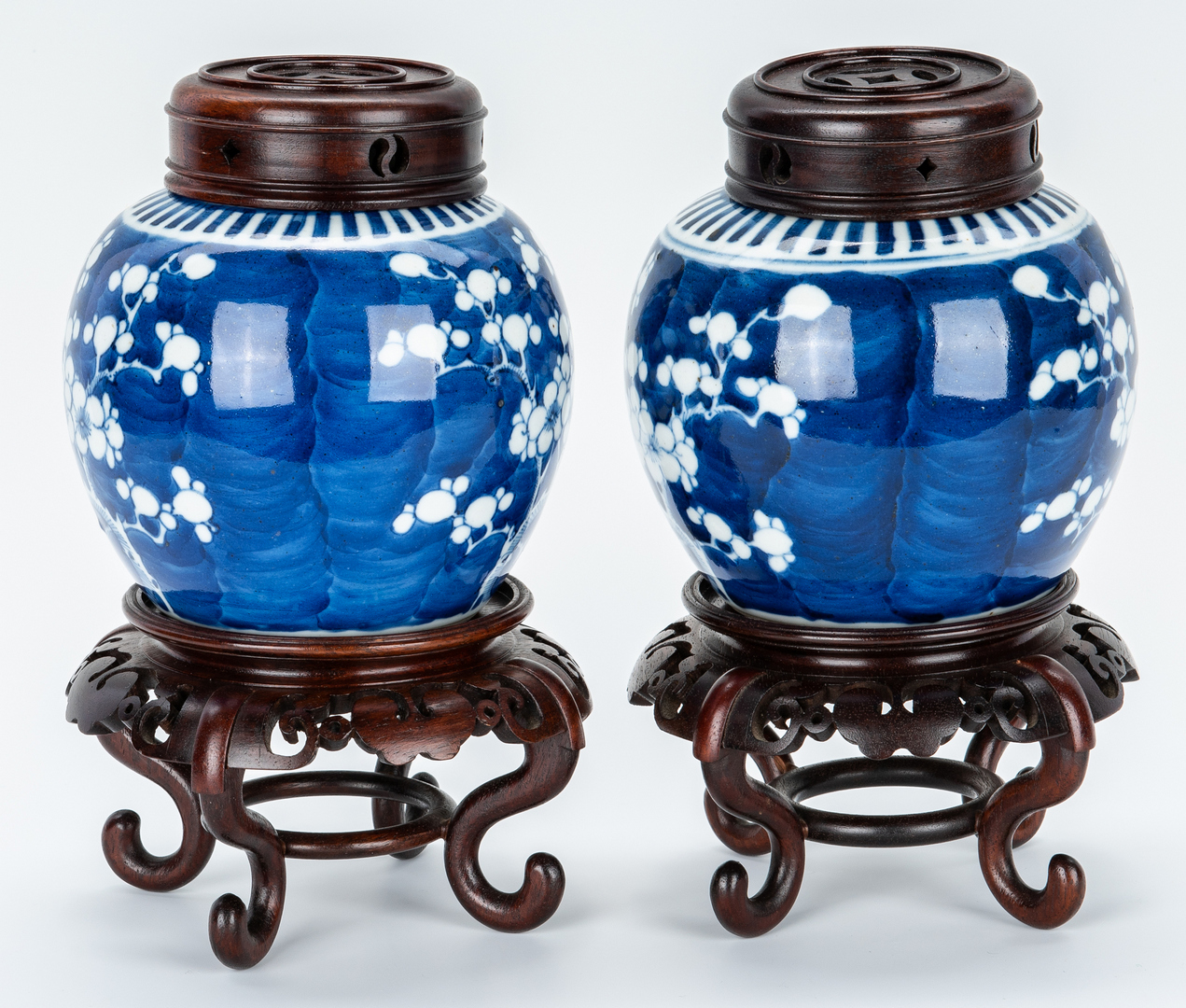 Lot 760: 3 Chinese Hawthorne Pattern Ginger Jars & 2 Others