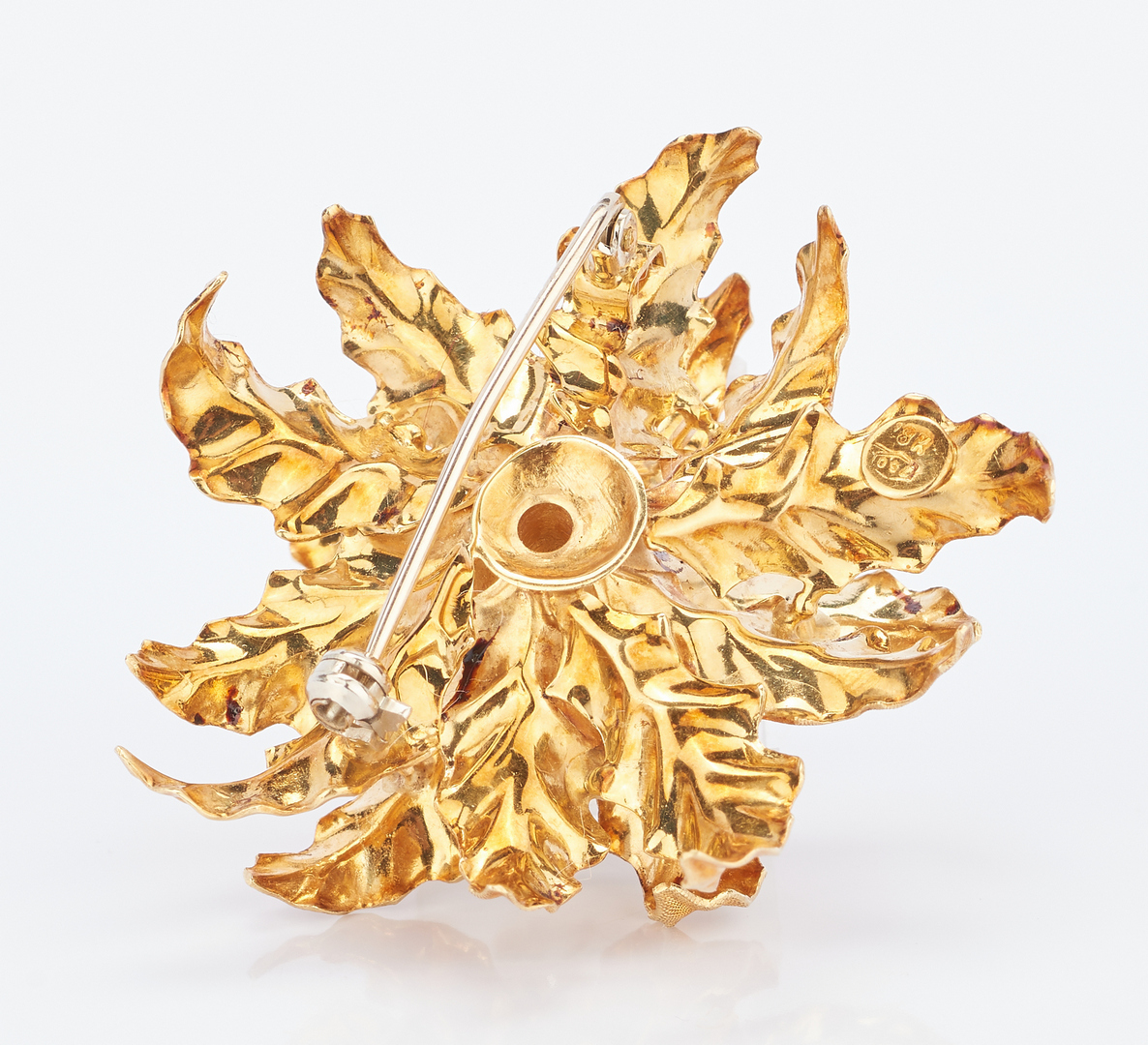 Lot 780: 18K Gold & Diamond Flower Brooch