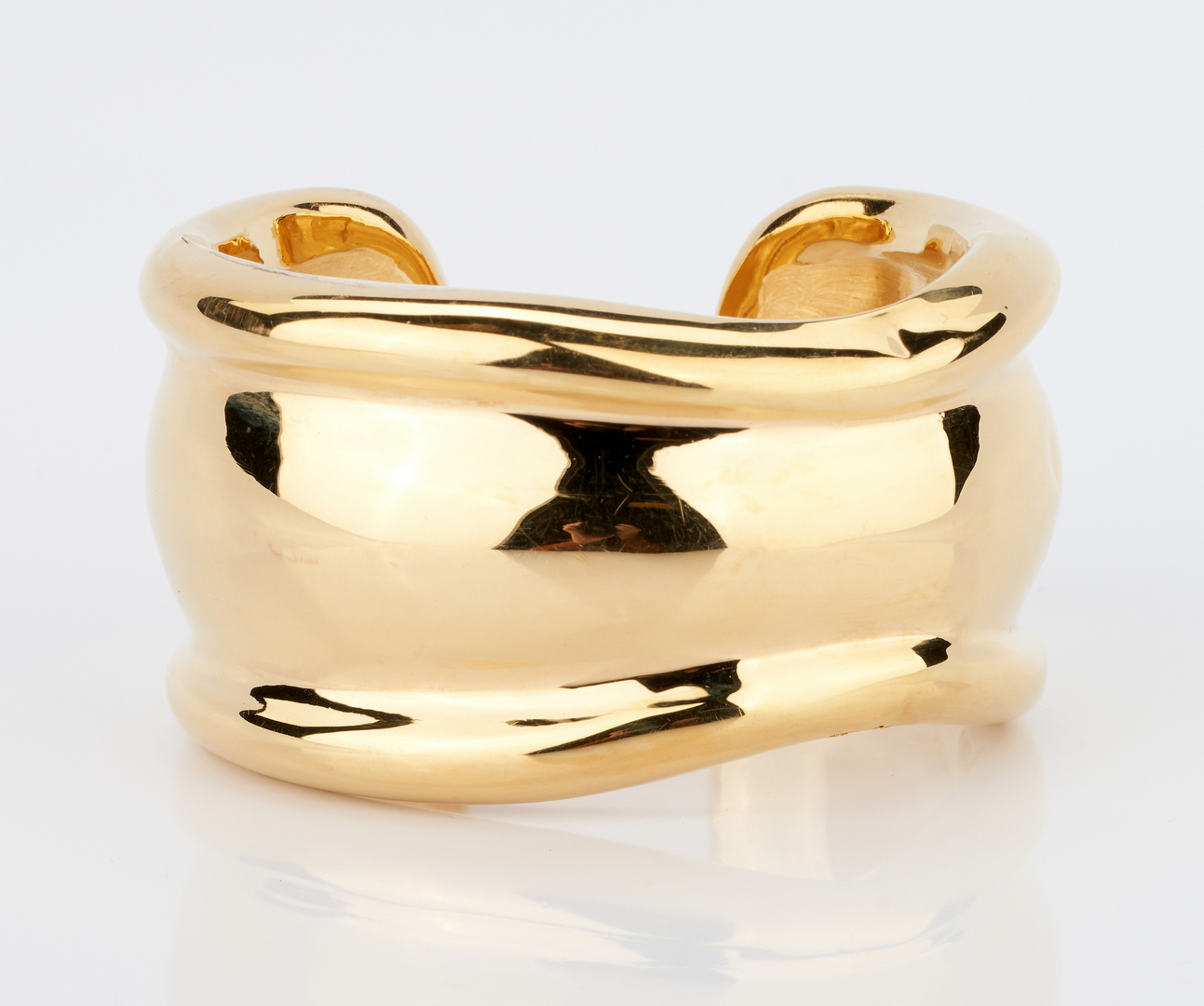 Lot 784: 18K Modern Freeform Gold Cuff Bracelet