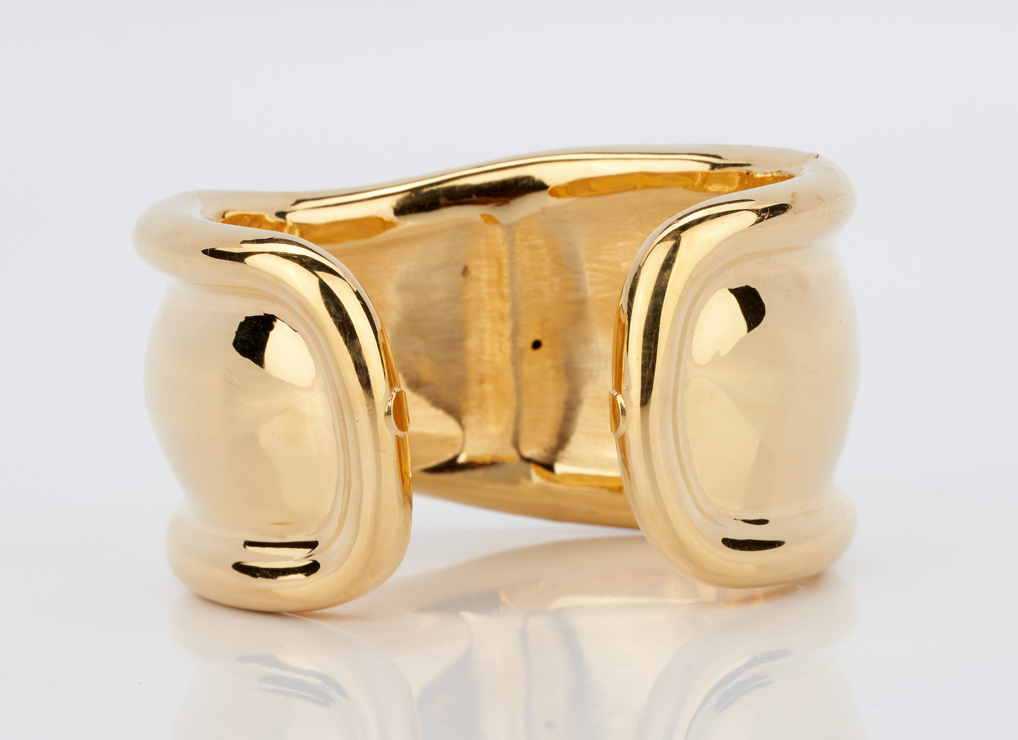 Lot 784: 18K Modern Freeform Gold Cuff Bracelet