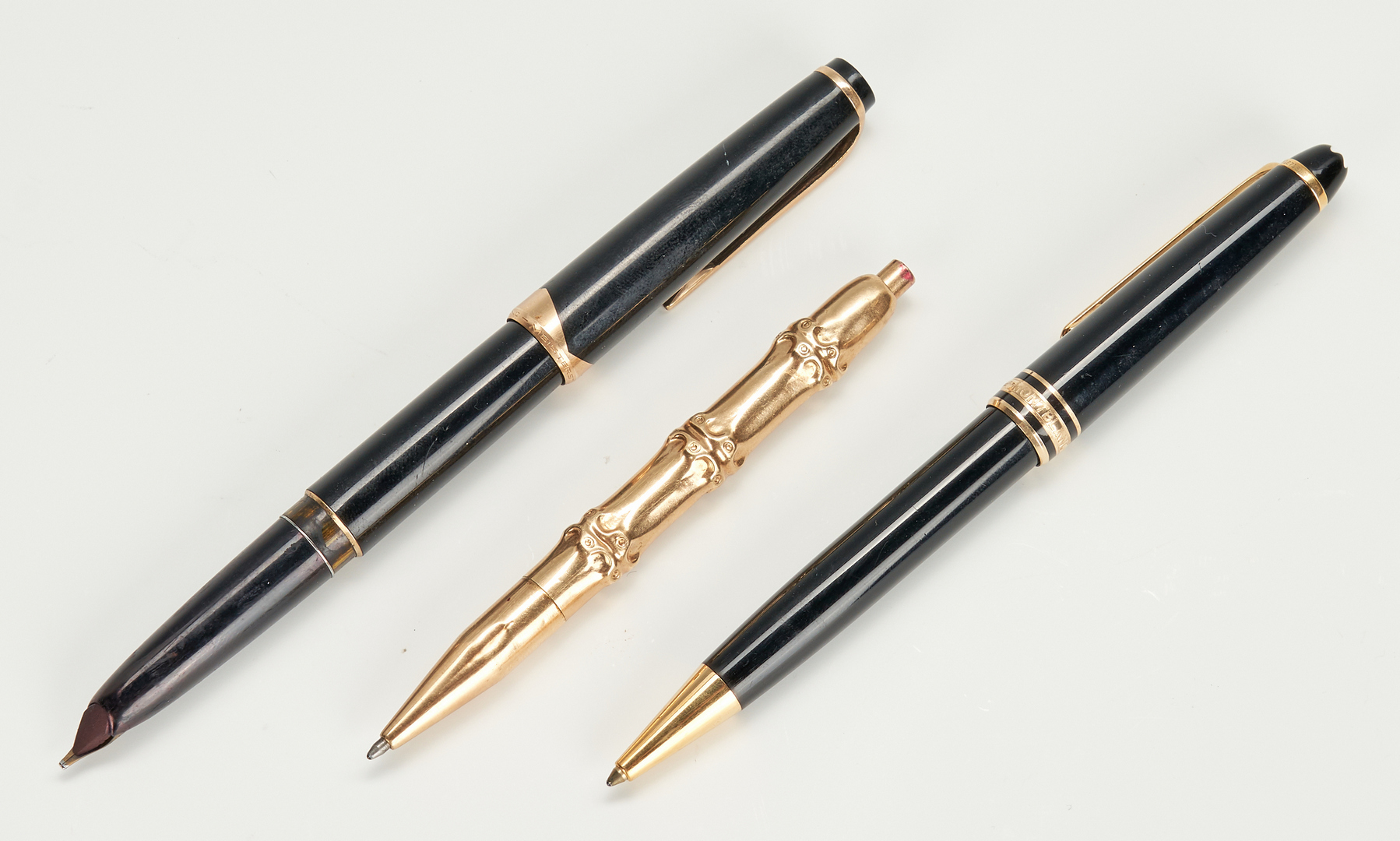 Lot 786: 5 Pens – 2 Montblanc, 2 gold color, 1 Marked 14k