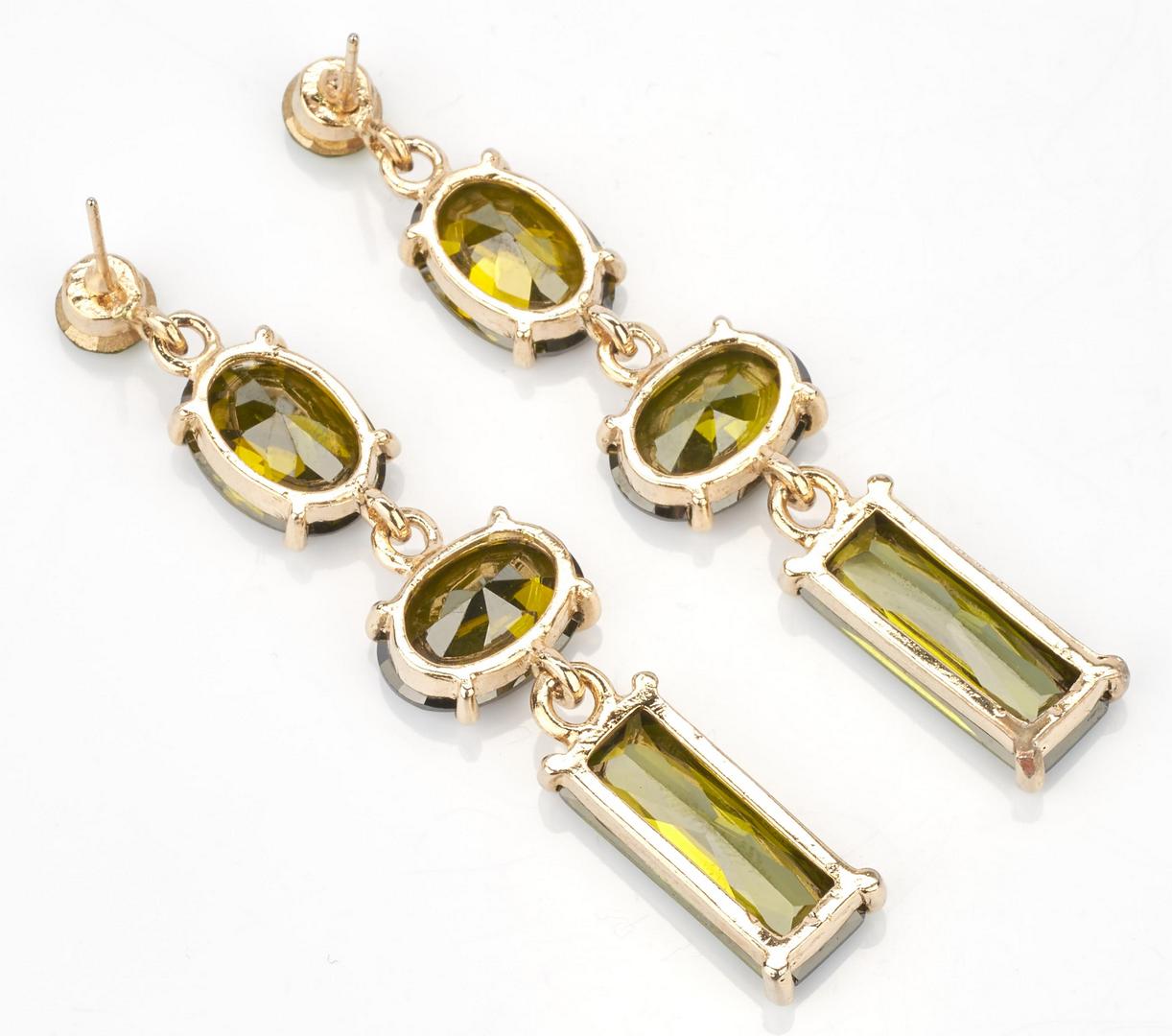 Lot 922: 3 Pairs of Ladies Gemstone Earrings