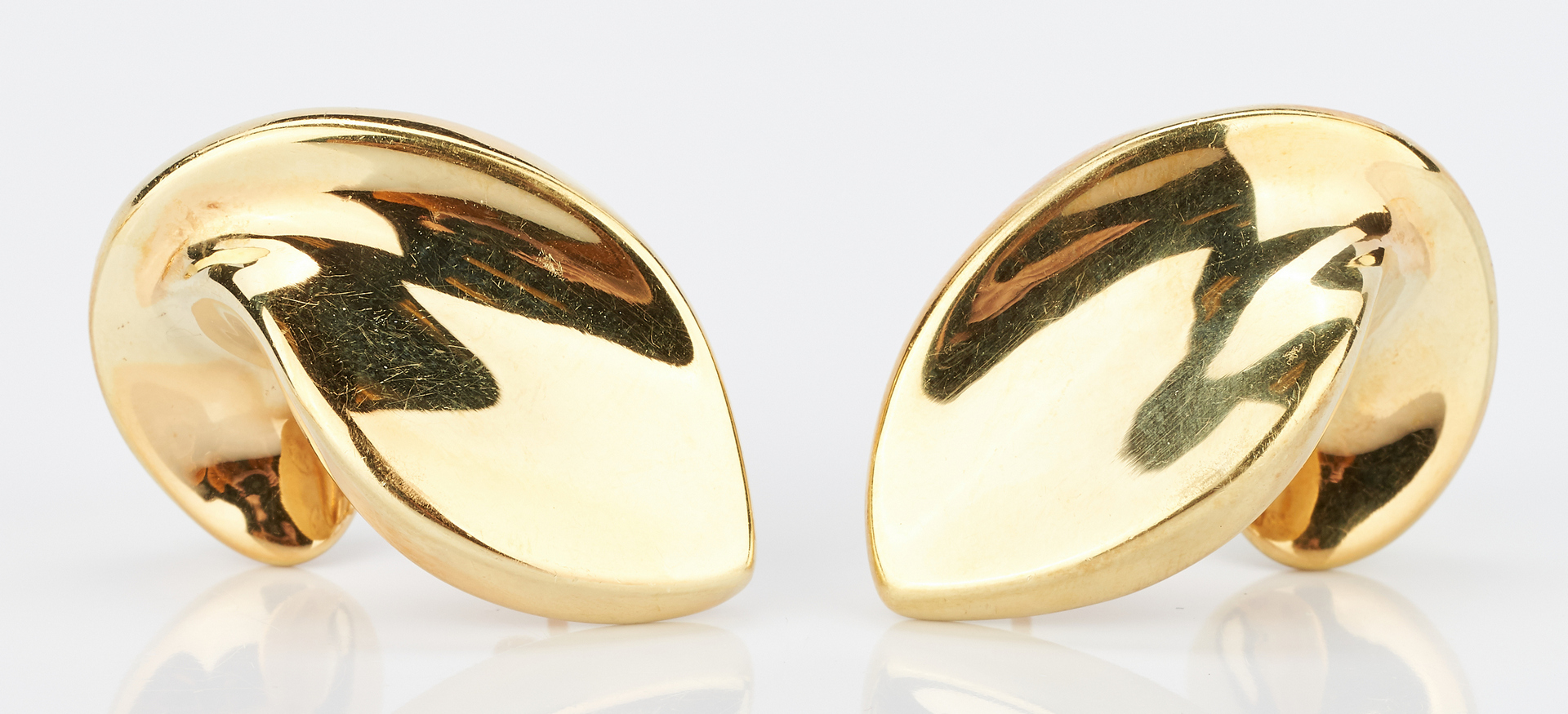 Lot 923: 2 Prs. 18K Earrings, Peter Wong and Unoaerre