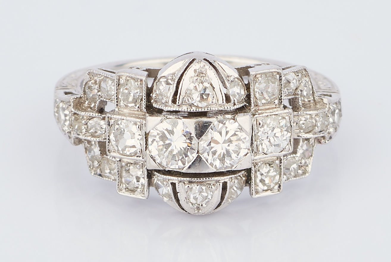 Lot 932: Ladies Art Deco Platinum & Diamond Ring