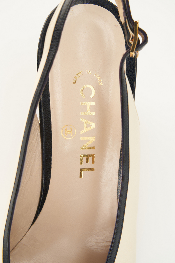 Lot 1024: 2 Pairs of Chanel Cap Toe Shoes