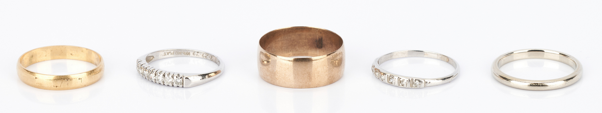 Lot 1037: 5 Gold and Platinum Wedding Rings