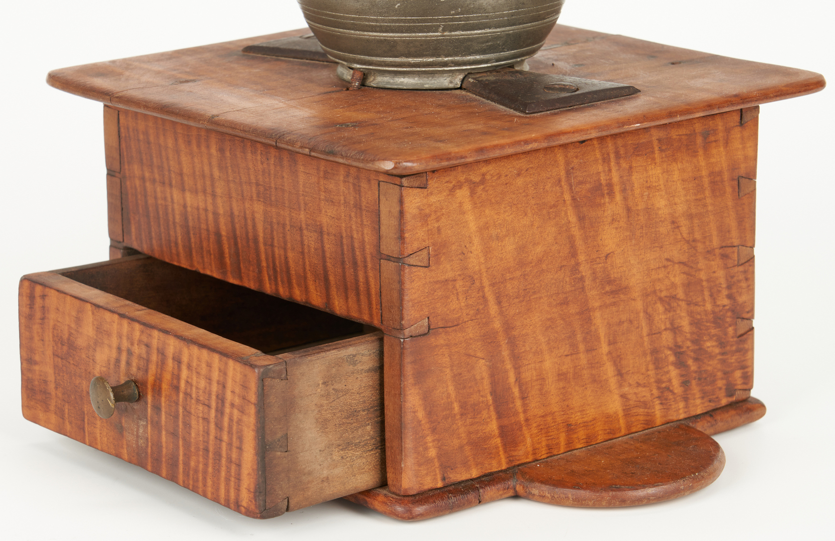 Lot 184: 3 Tiger Maple Kitchen Items, 19th C.
