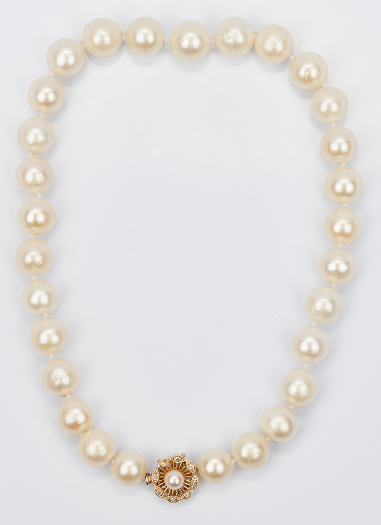 Lot 426: 14K Gold Clasp 16" South Sea Pearl Necklace