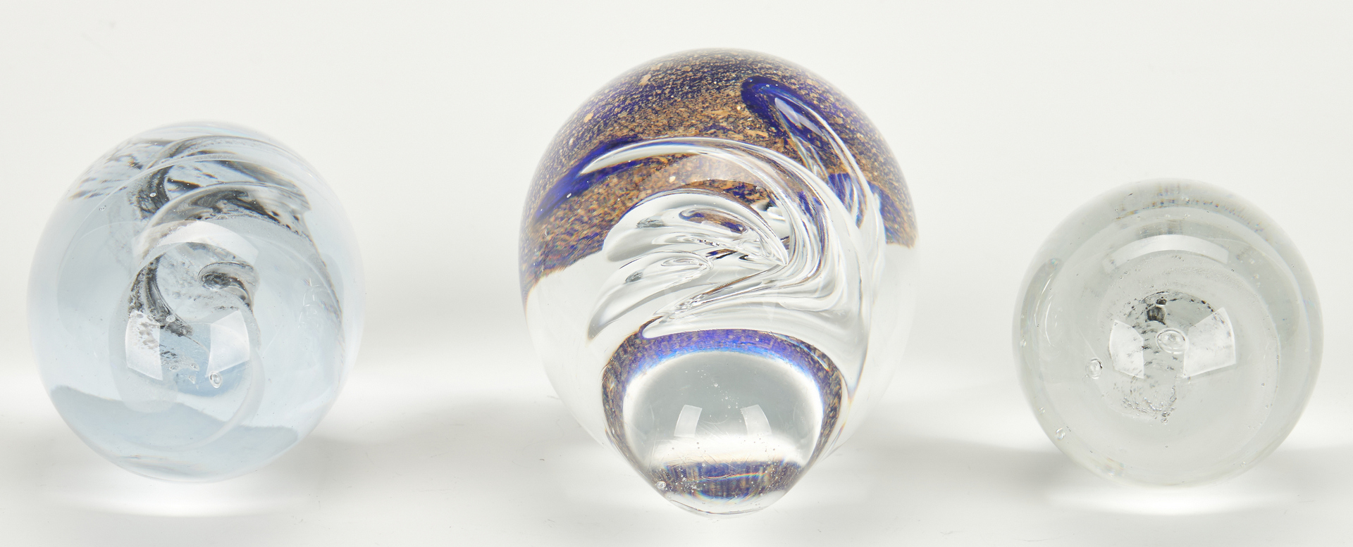 Lot 480: 15 Paperweights, incl. Baccarat, Lalique