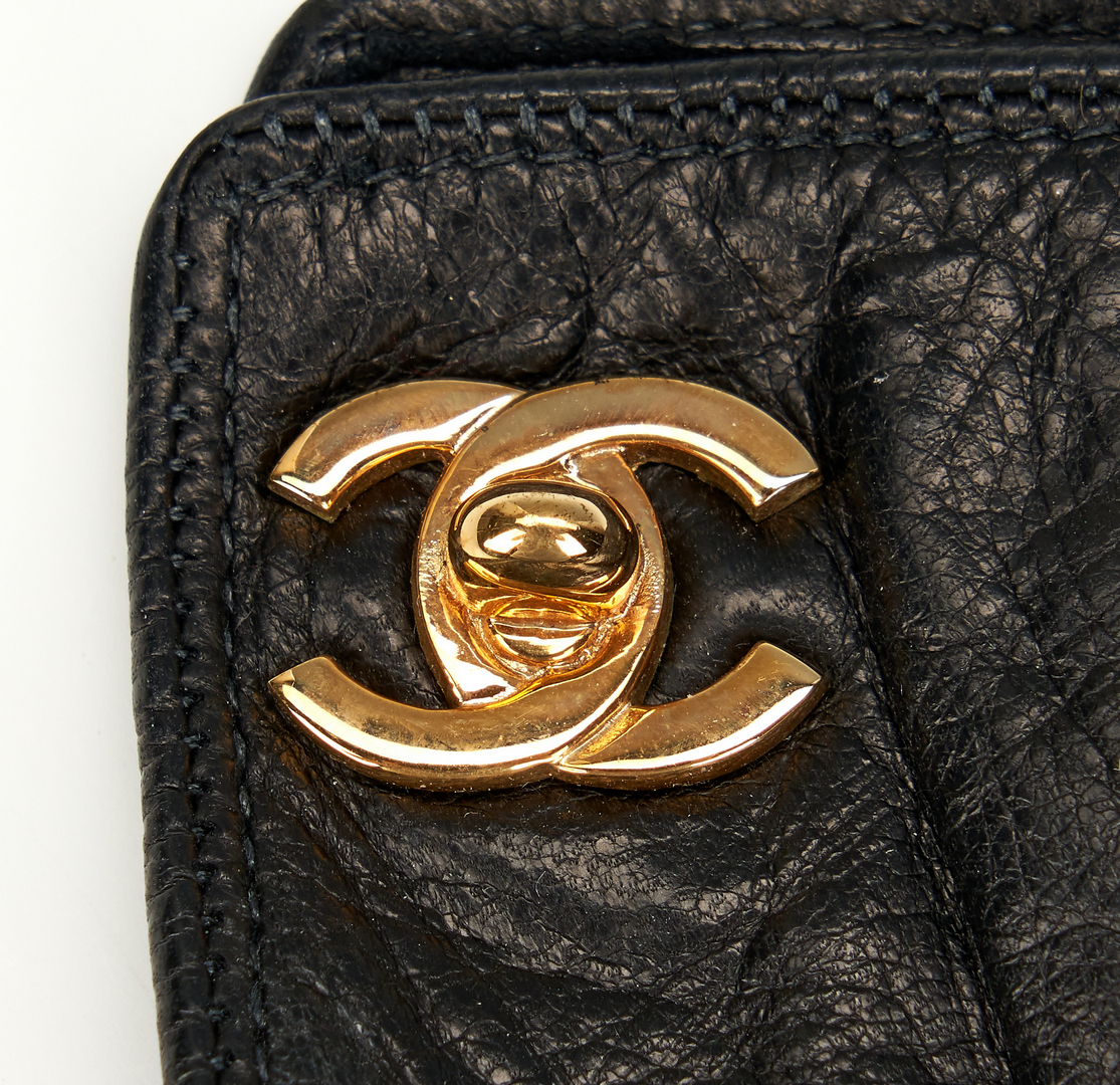 Lot 705: Chanel Leather Fashion Accessories, incl. Purse, Gloves