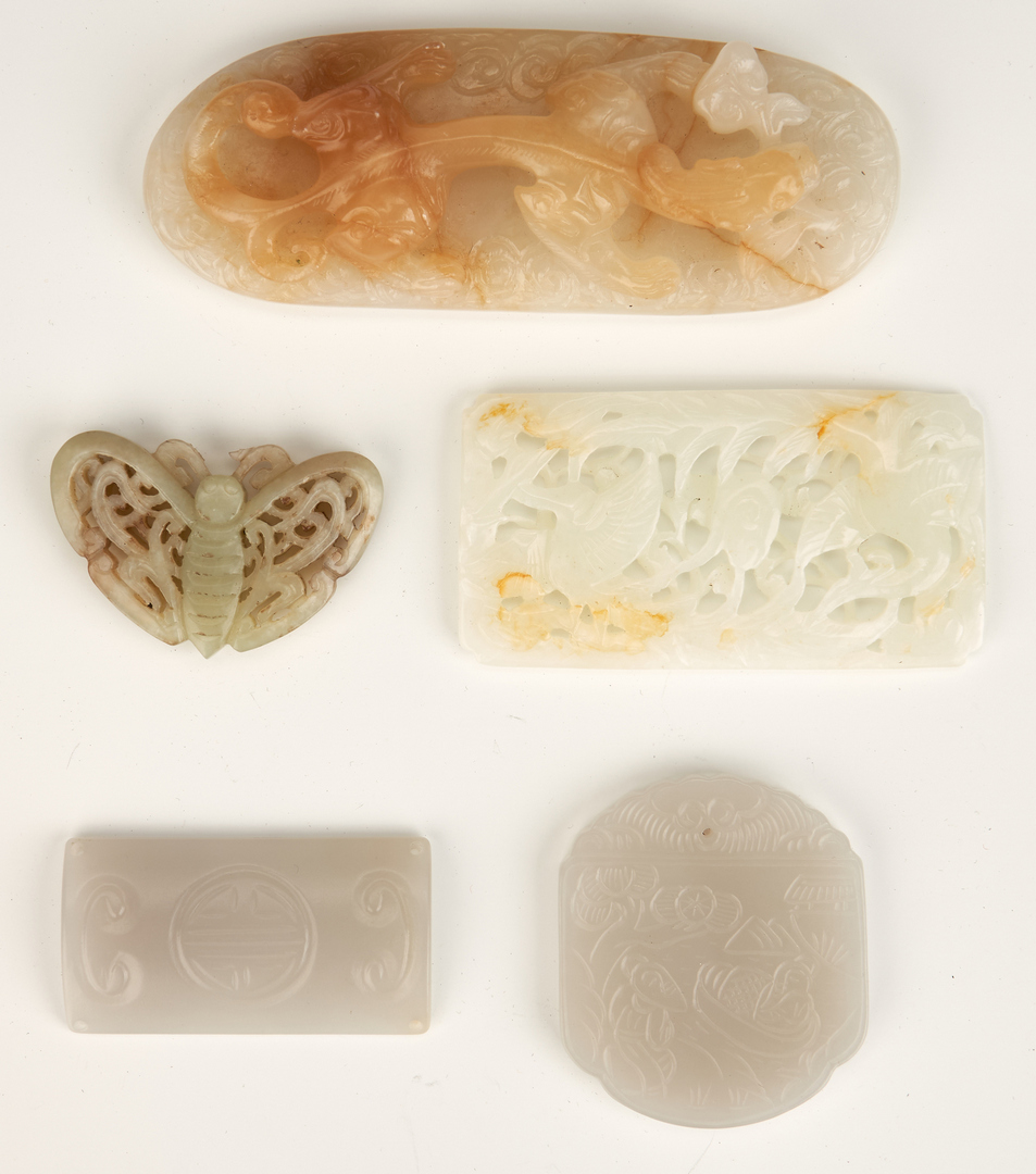 Lot 818: 8 Chinese Carved Jade Items, incl. Purse