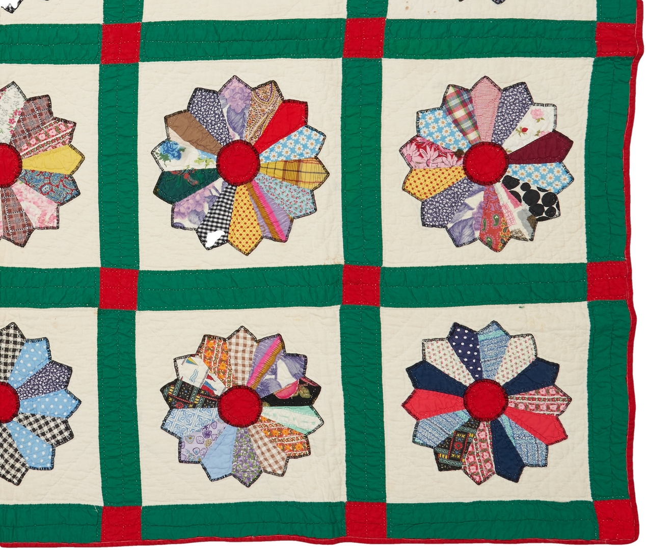 Lot 867: American Pieced & Appliqued Quilt, Dresden Plate pattern