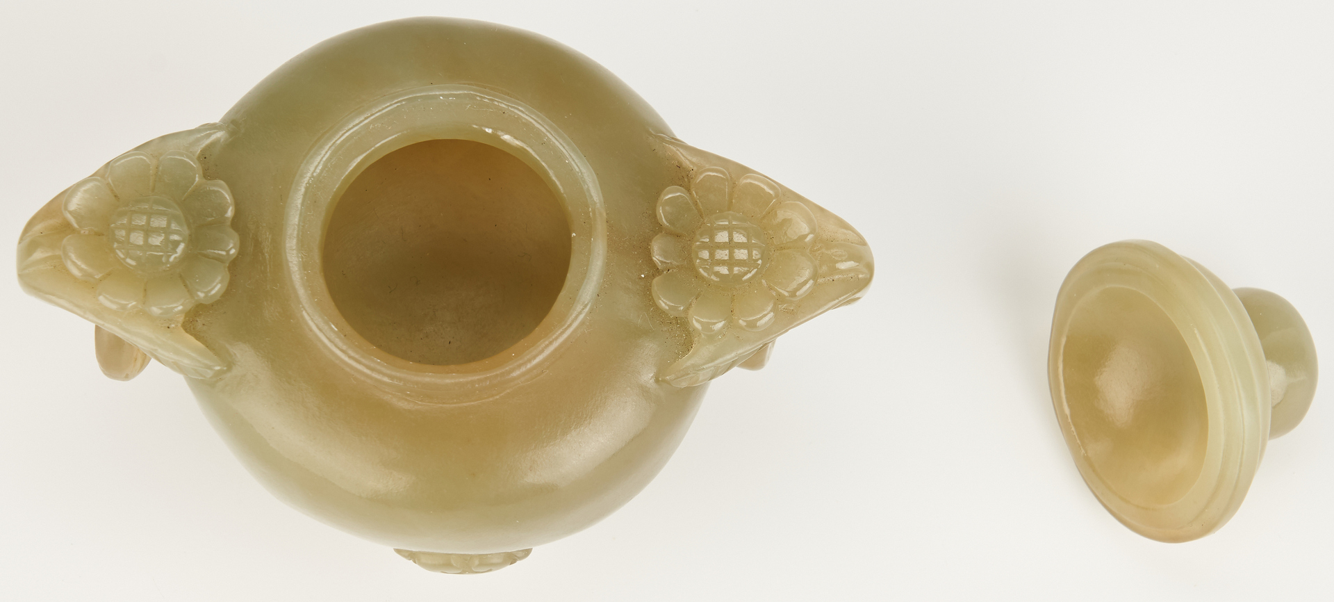 Lot 991: 11 Chinese Carved Jade Items