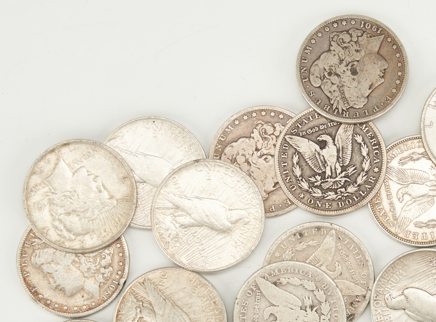 Lot 1161: 13 Morgan & 18 Peace Silver Dollars, 32 items