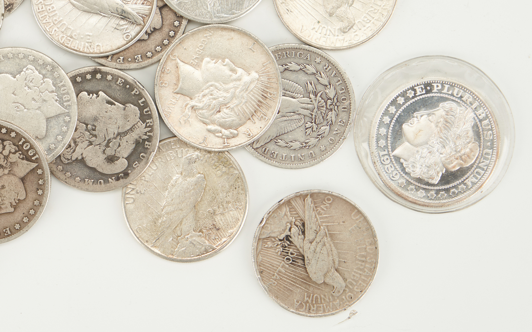 Lot 1161: 13 Morgan & 18 Peace Silver Dollars, 32 items