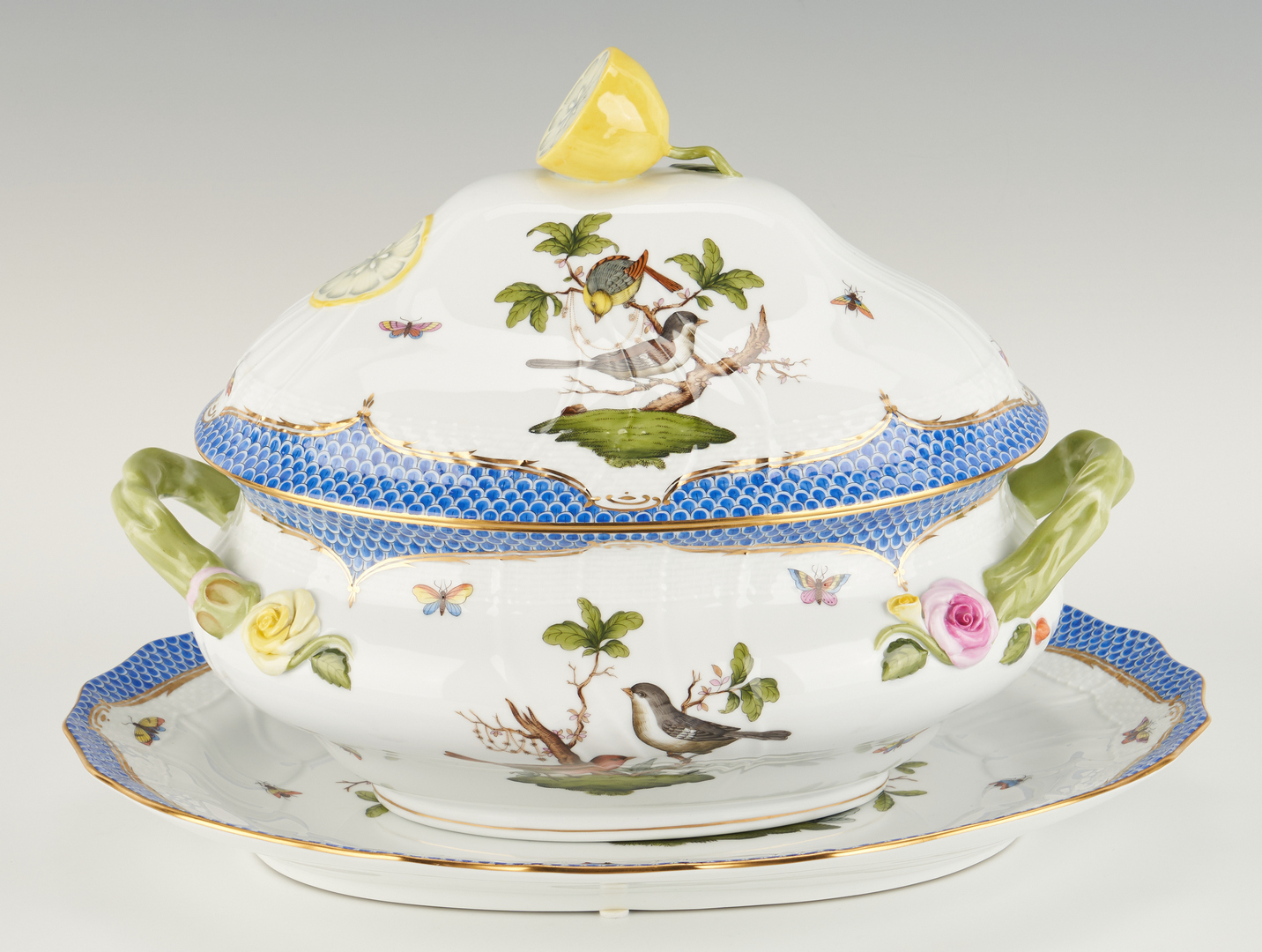 Lot 312: 12 Pcs. Herend Rothschild Blue Bird, incl. Tureen and Placecard Holders