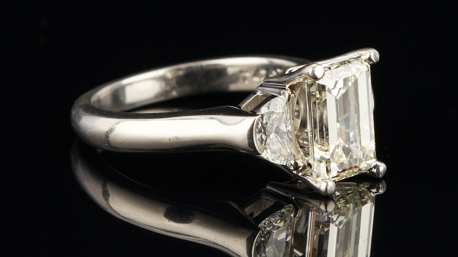 Lot 39: Ladies 3.19 Carat Platinum Diamond Engagement Ring