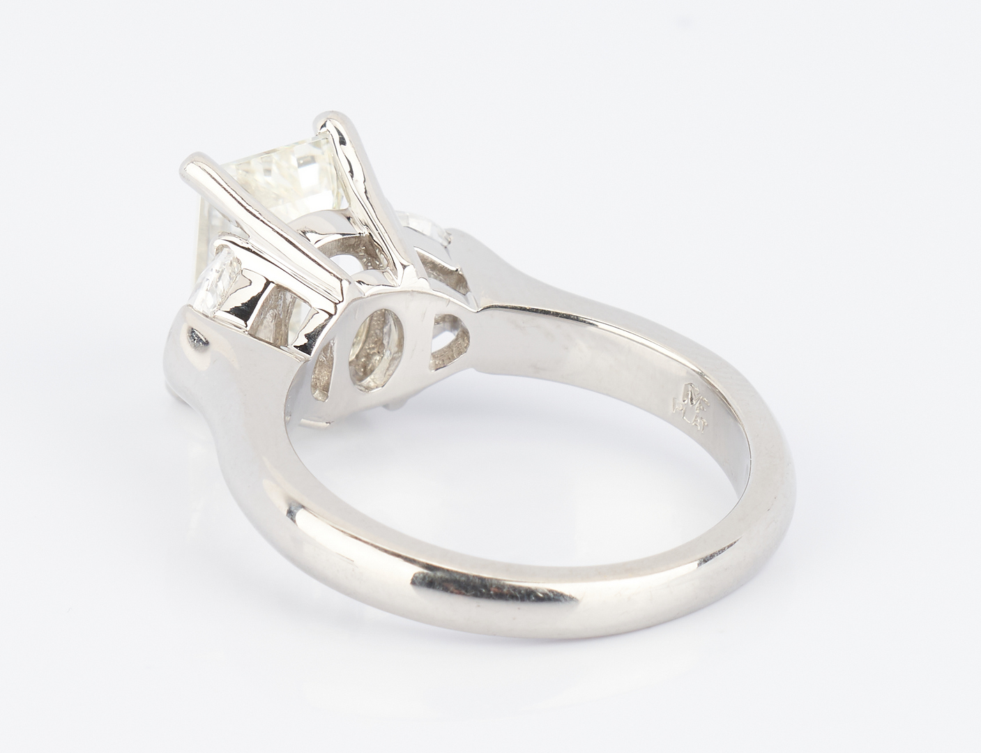 Lot 39: Ladies 3.19 Carat Platinum Diamond Engagement Ring