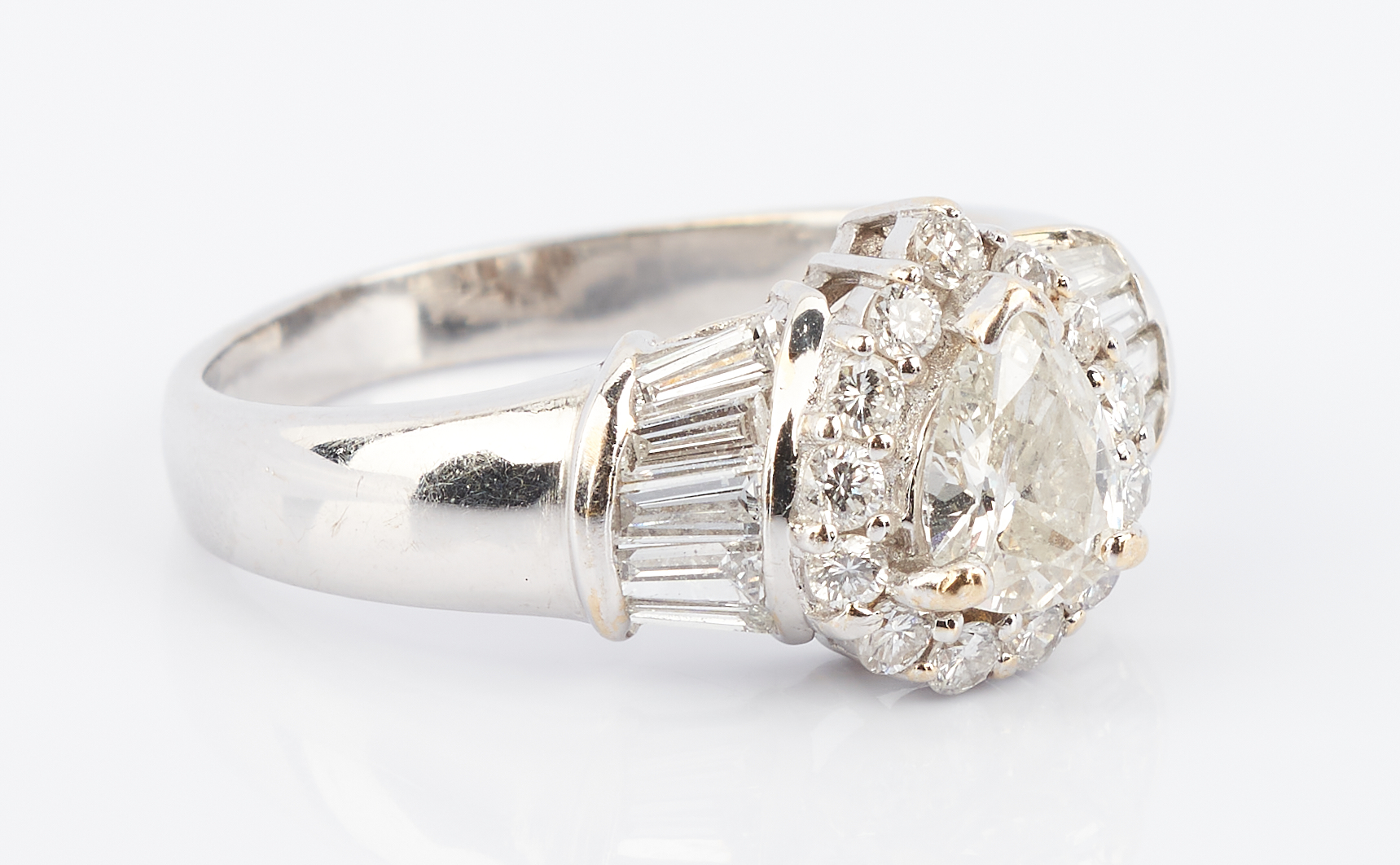 Lot 489: Ladies 18K Gold & Pear Shaped Diamond Ring