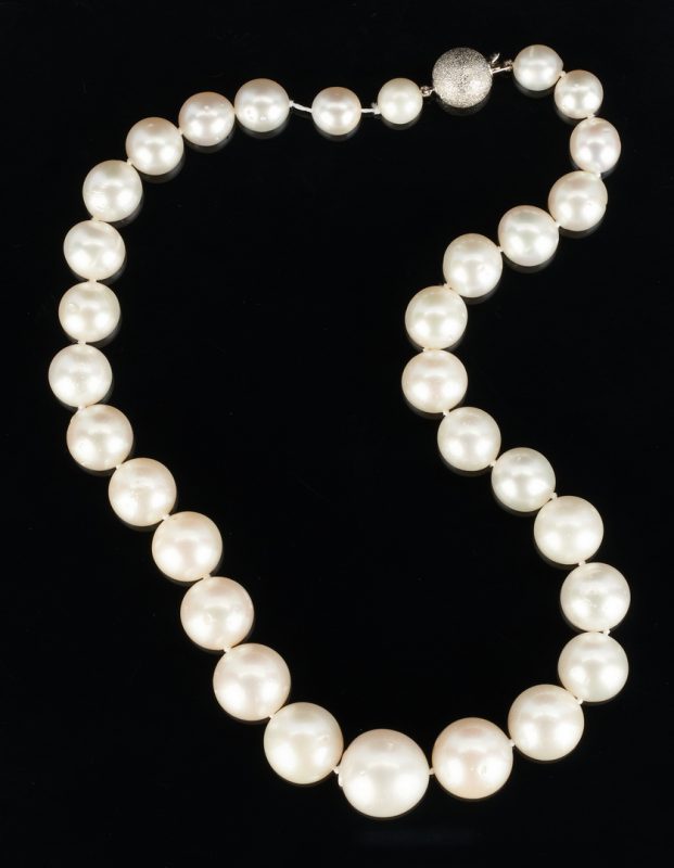 Lot 495: Graduated South Sea Pearl Necklace