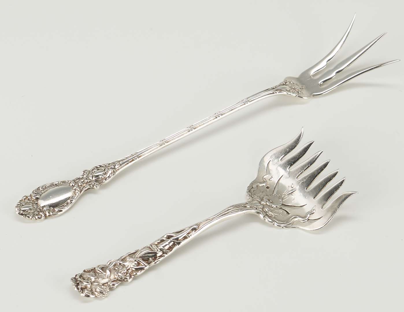 Lot 521: 5 Sterling Silver Serving & Flatware Items