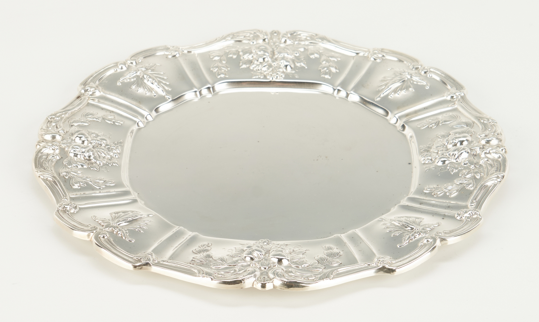 Lot 63: 6 Reed & Barton Francis 1 Sterling Service Plates