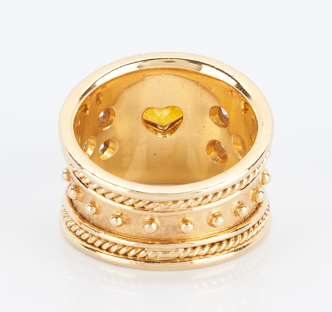Lot 835: 18K Yellow Sapphire Etruscan Style Designer Ring