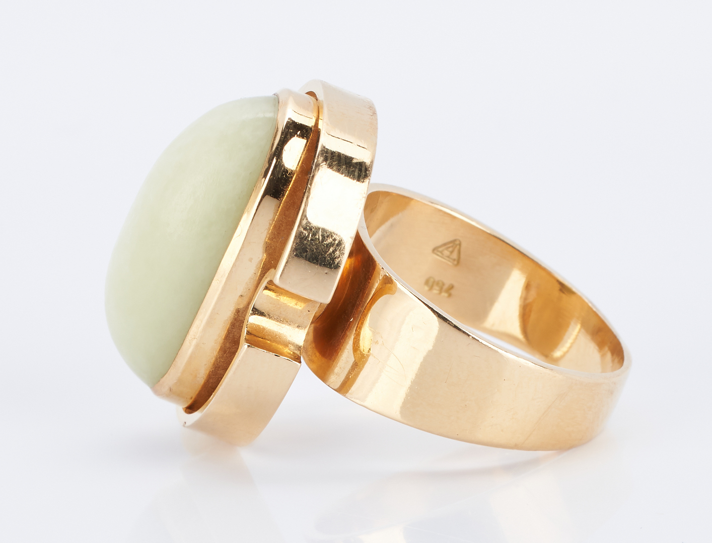 Lot 838: 18K European Modernist Designer Jade Ring