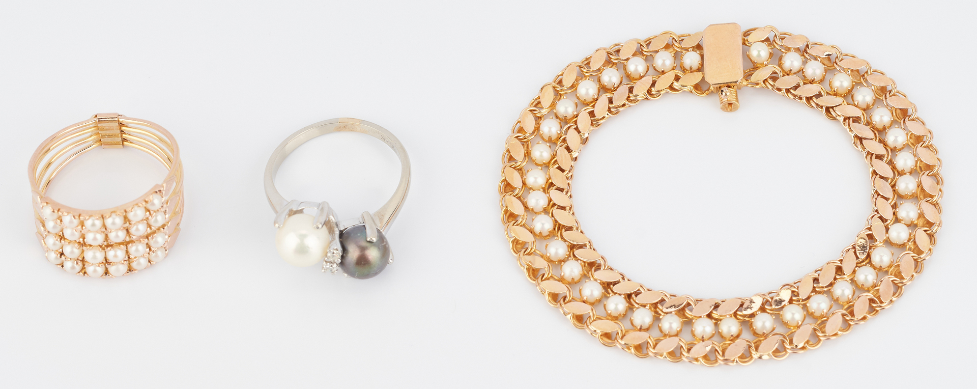 Lot 854: 3 Ladies Pearl & Gold Jewelry Items