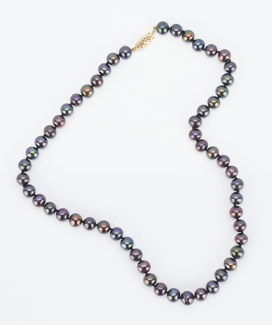 Lot 917: 3 Ladies 14K Necklaces, Pearl & Jade
