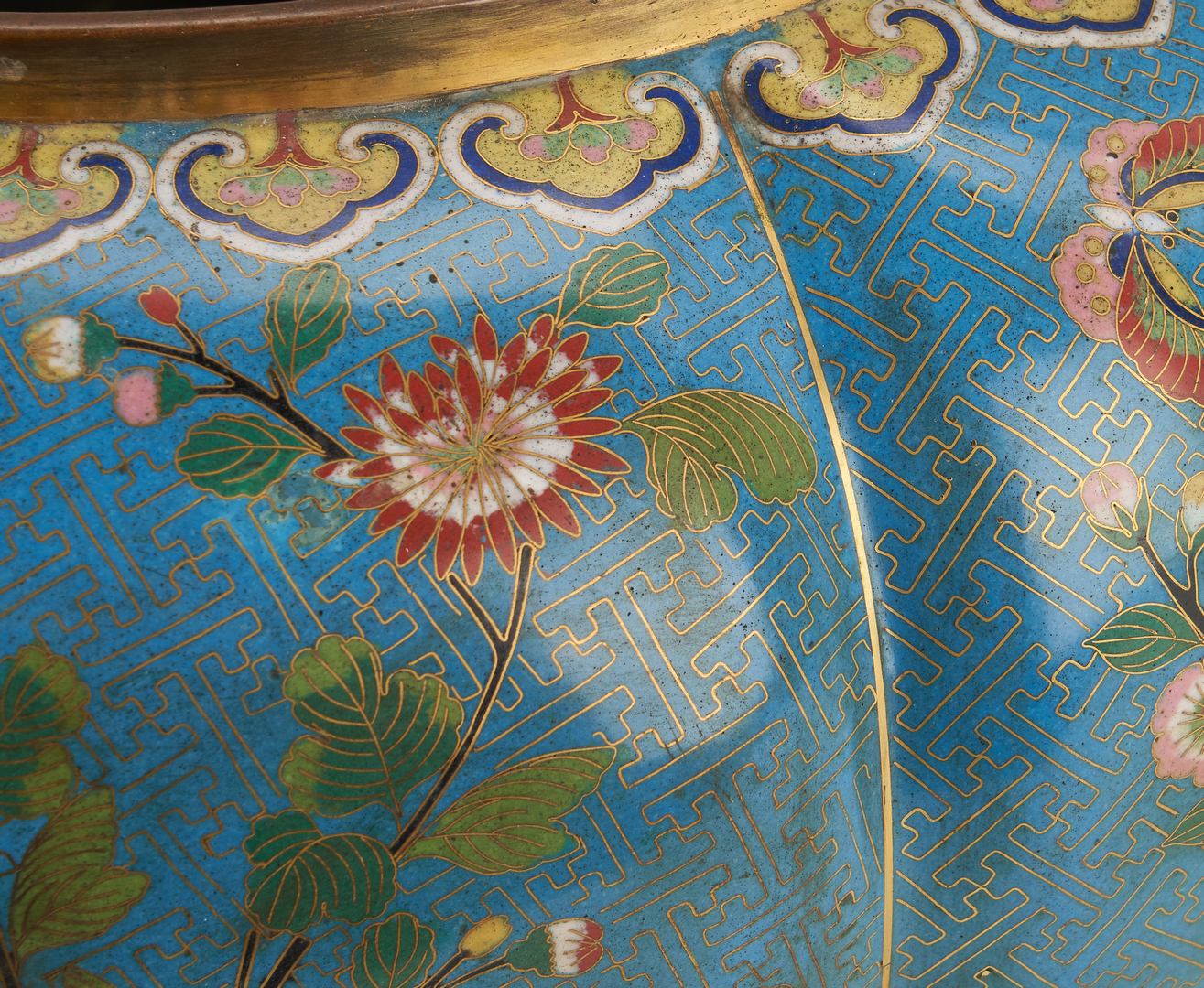 Lot 19: Large Chinese Cloisonne Jardiniere