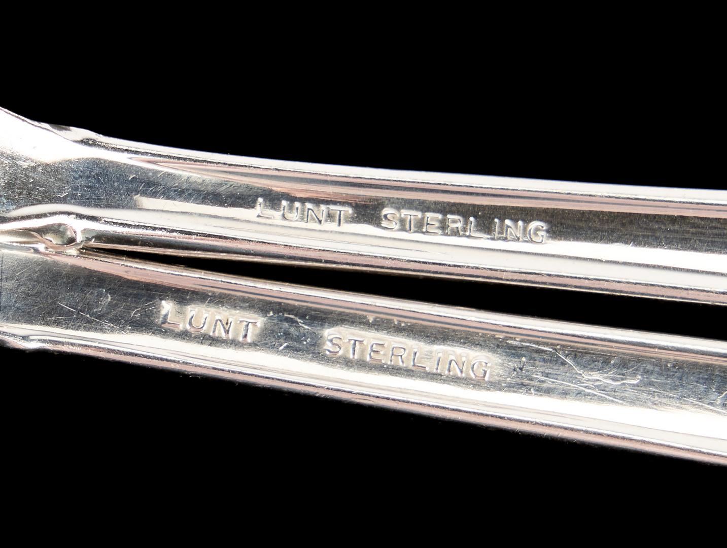 Lot 276: 116 Pcs. Lunt Sterling Silver Flatware, Mignonette Pattern