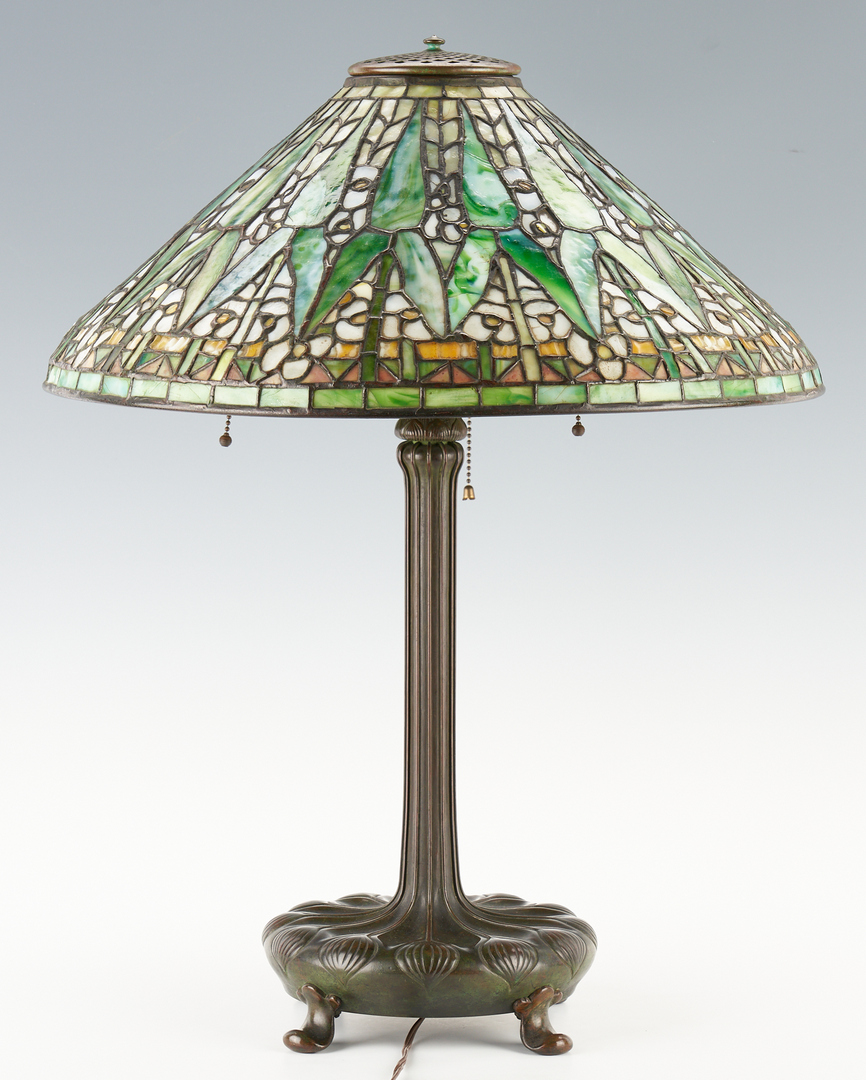 Lot 538: Tiffany Studios Table Lamp, Arrowroot Shade