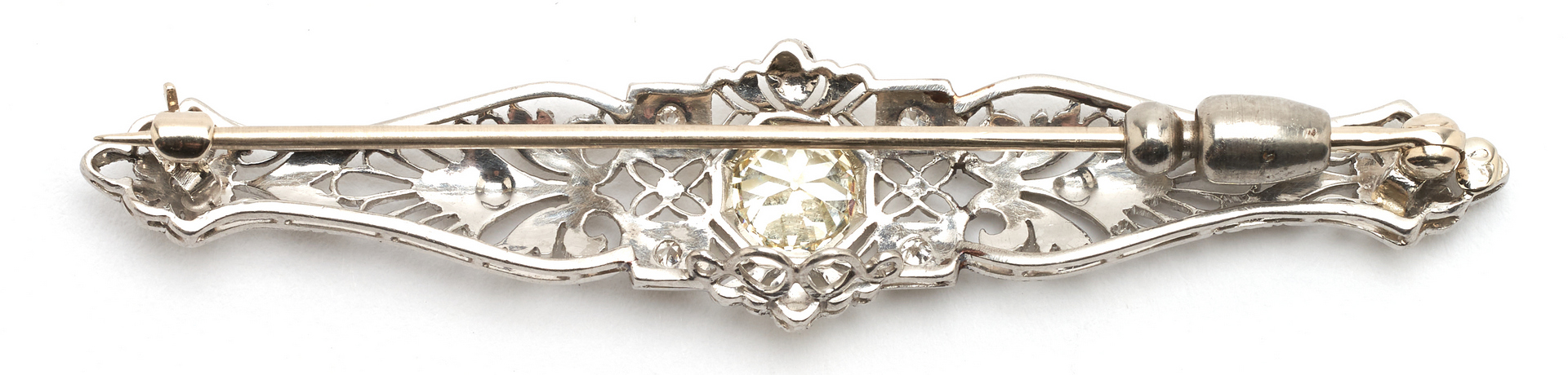 Lot 62: Art Deco Diamond brooch with 1.26 ct old Euro cut