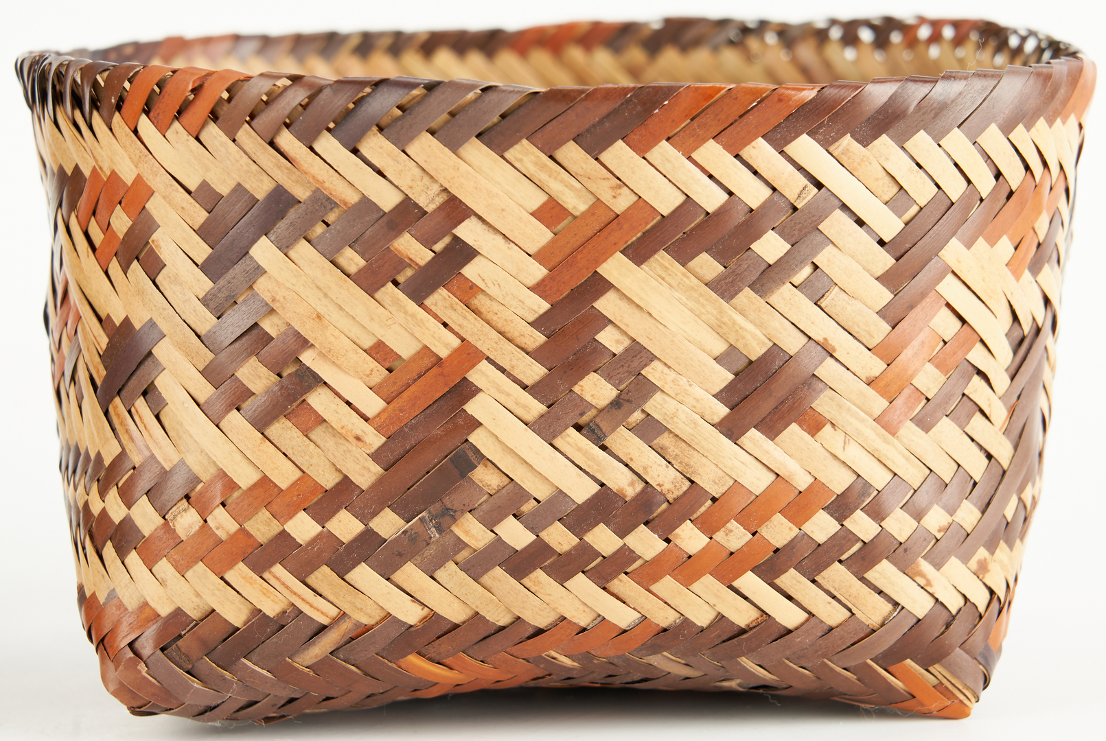 Lot 652: Lidded Choctaw Double Weave Rivercane Basket
