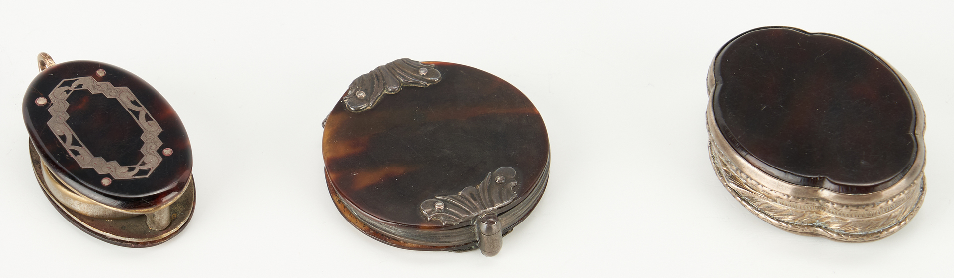 Lot 79: 4 Tortoiseshell Boxes and 2 Magnifiers, 6 items