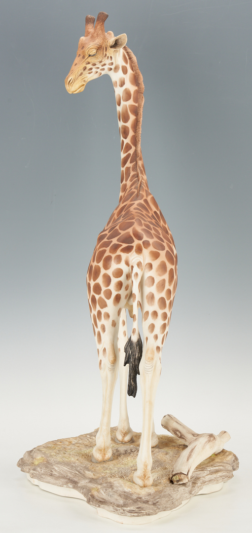 Lot 177: Boehm Male Giraffe Porcelain Figure
