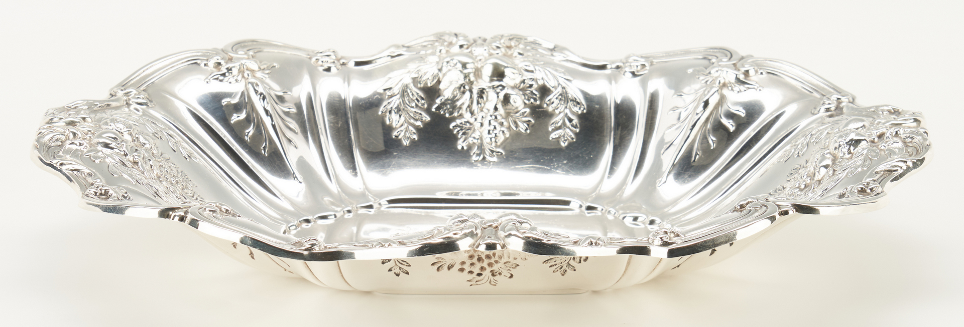Lot 283: Reed & Barton Francis I Pattern Sterling Silver Serving Dish