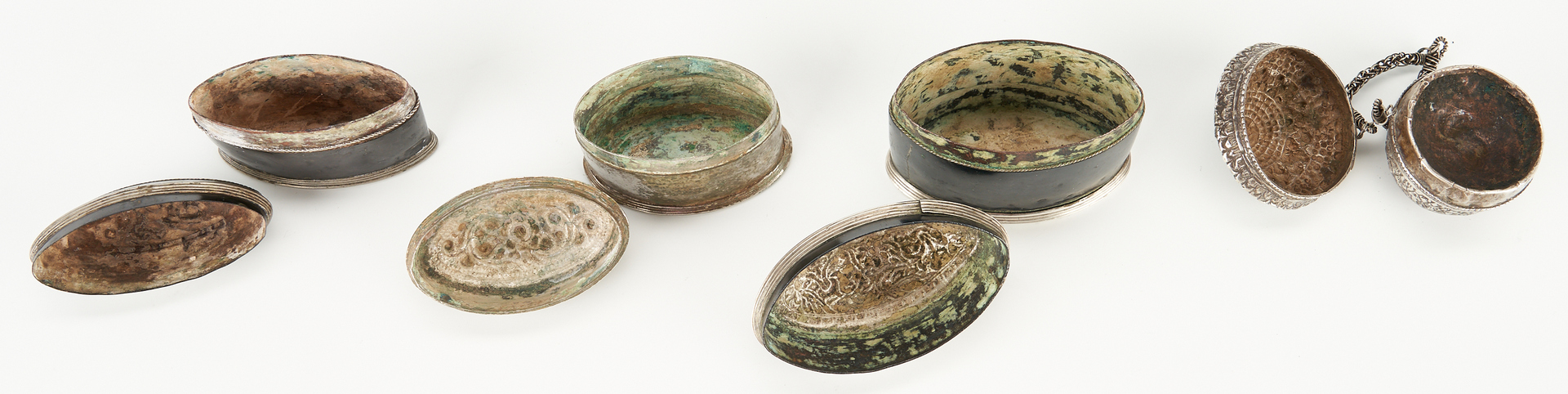 Lot 332: 5 Burmese Silver Items, incl. Anklet & Boxes