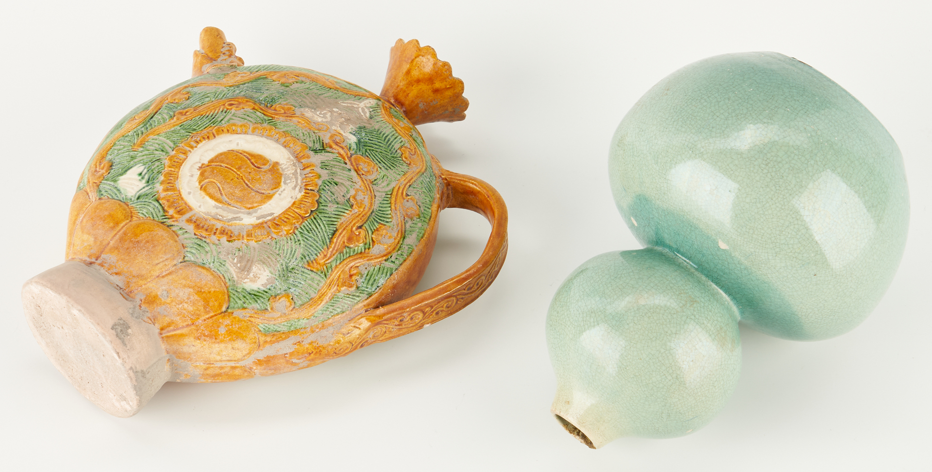 Lot 488: Chinese Sancai Glaze Ewer & Double Gourd Celadon Vase, 2 items