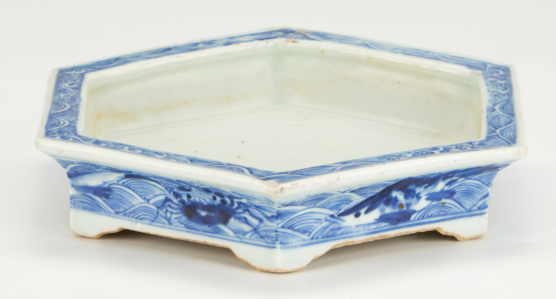 Lot 1083: 3 Armorial Porcelain Plates & 1 Blue and White Dish (4 pcs)