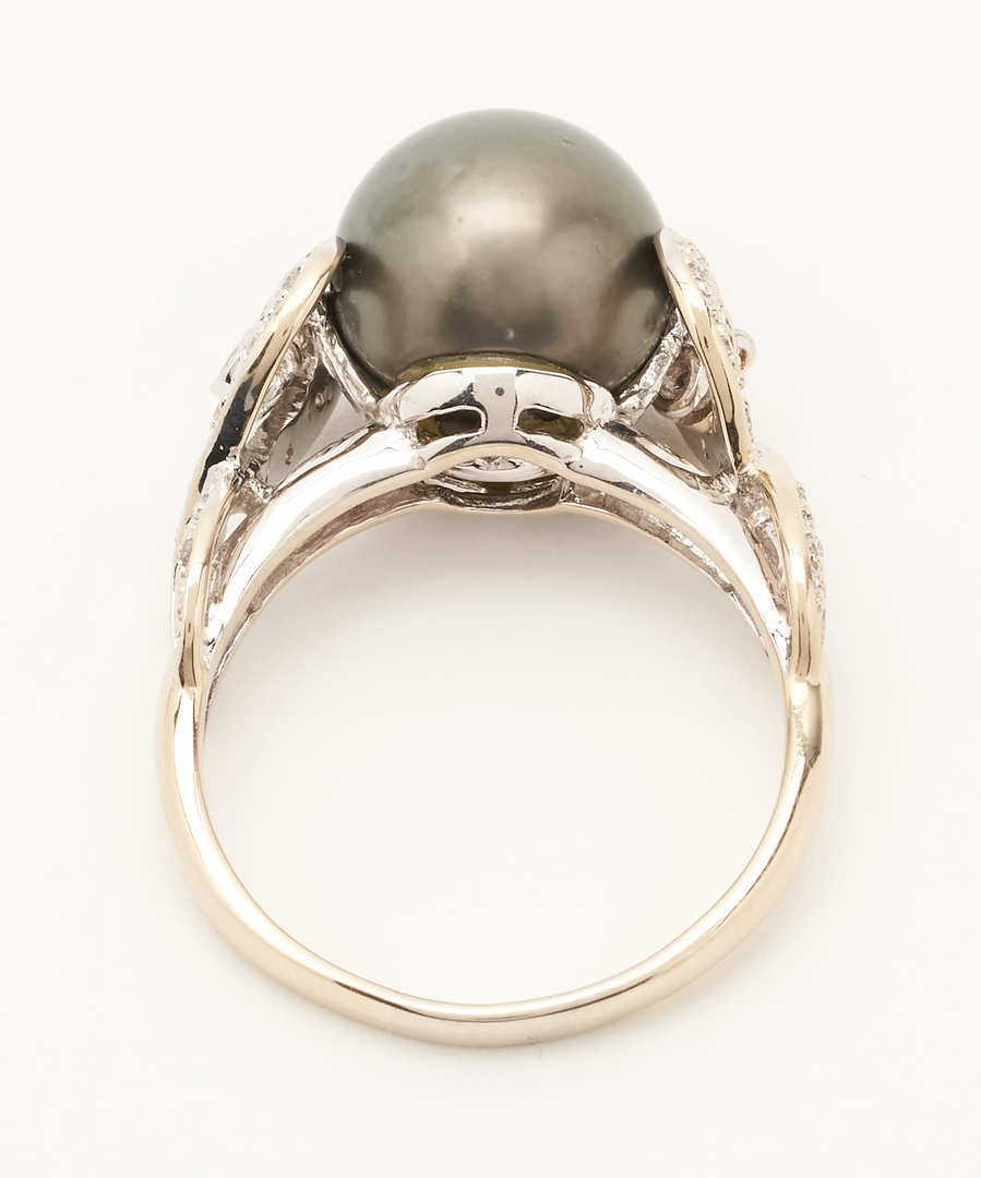 Lot 1099: 18K Tahitian Pearl & Diamond Ring