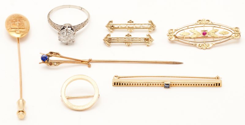 Lot 1120: Eight (8) Victorian Gold Jewelry Items