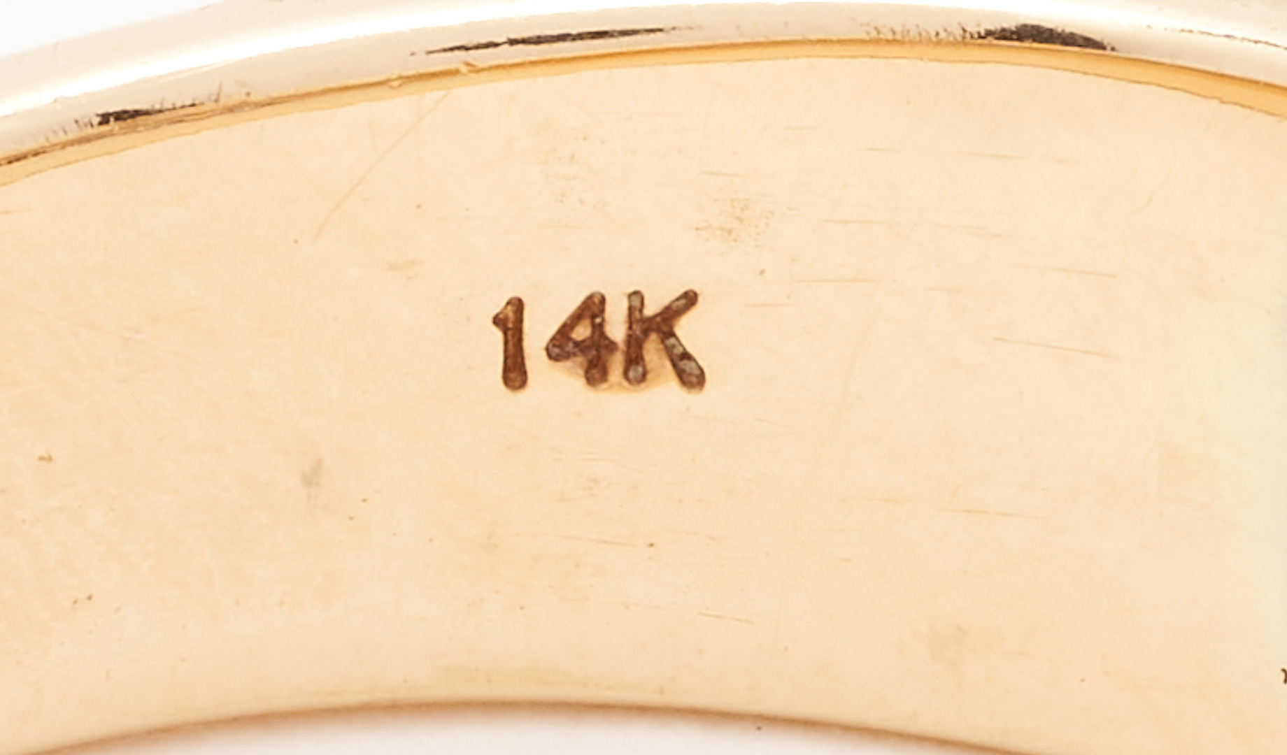 Lot 1126: Men's 14K & Diamond Gold Ring