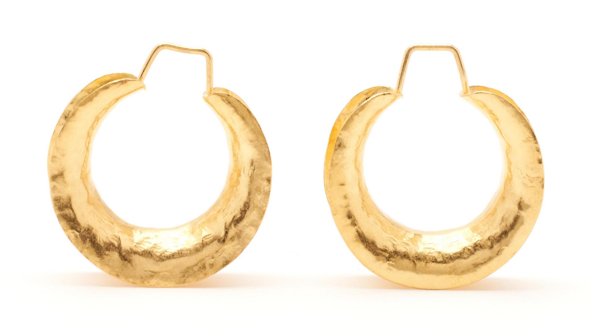 Lot 1136: Pair 18K Gold Hoop Earrings